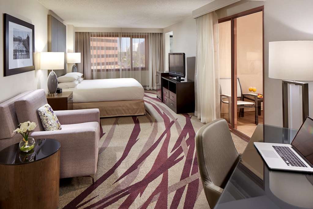 Фото Hilton Long Beach Hotel
