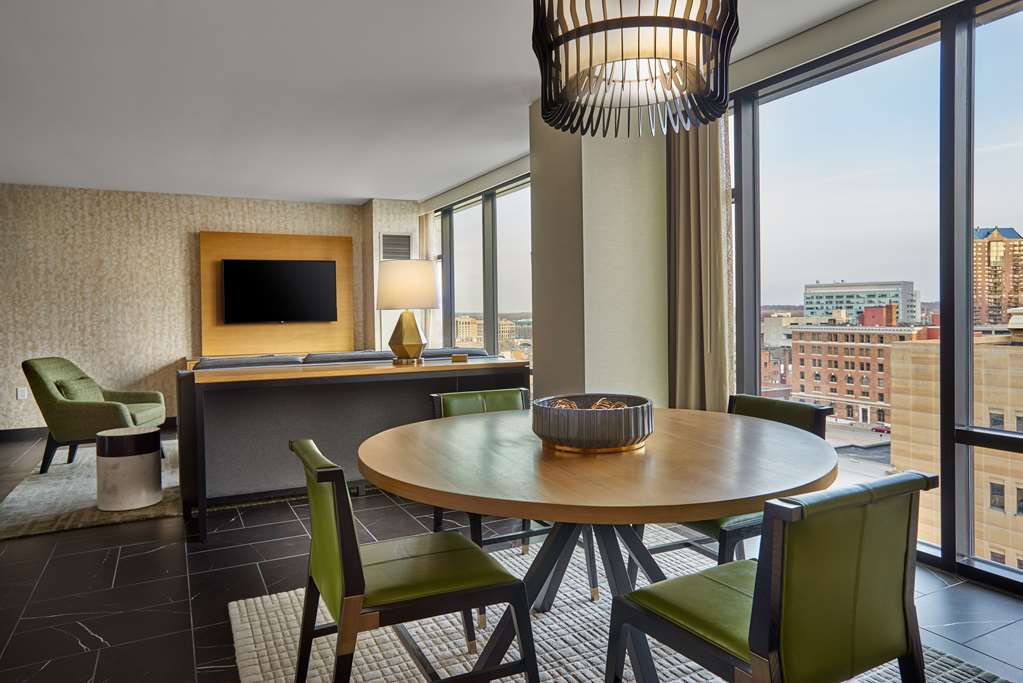 Фото Hilton Des Moines Downtown