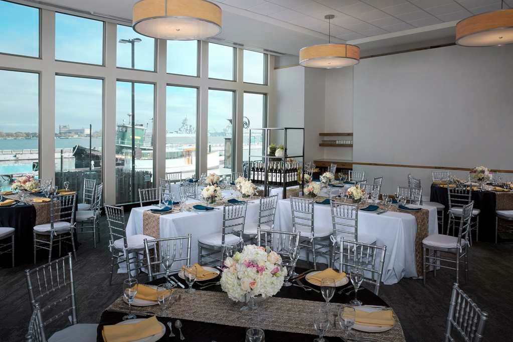 Фото Hilton Philadelphia at Penn's Landing