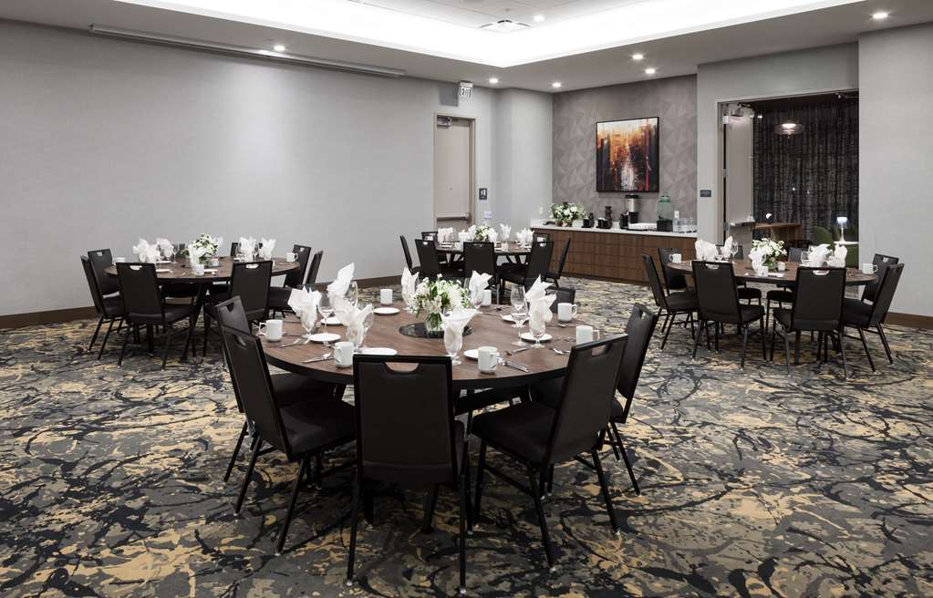 Фото Hilton Garden Inn Madison Downtown