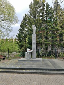 Style to the Deceased Cadets of the Tomsk School of Communications (Tomsk, Nikitina Street, 8), monumento, memorial