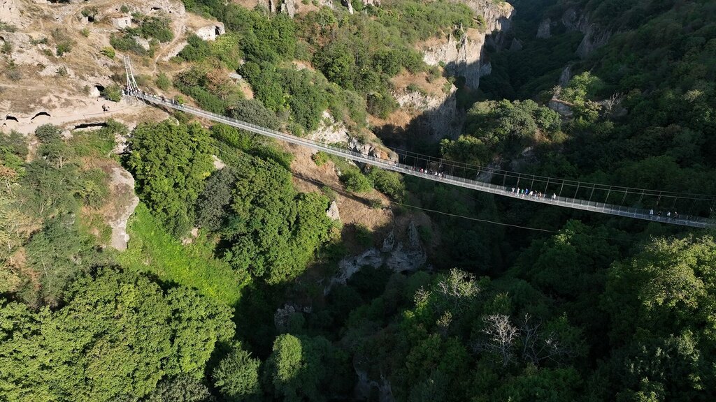 Landmark, attraction Khndzoresk swinging bridge, Syunik, photo