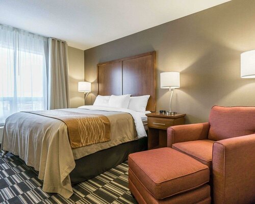 Гостиница Comfort Inn & Suites Edmonton International Airport