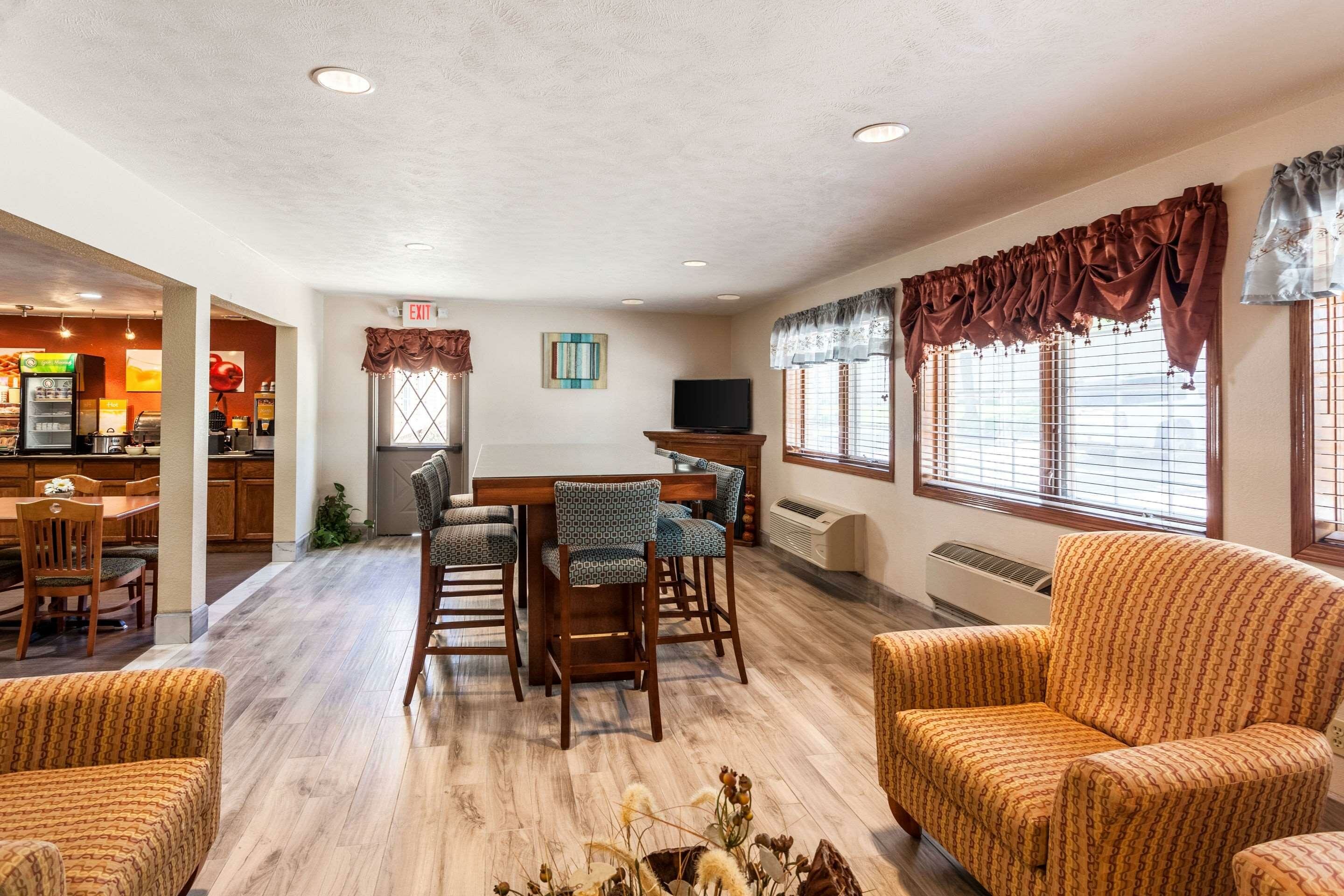 Фото Quality Inn & Suites