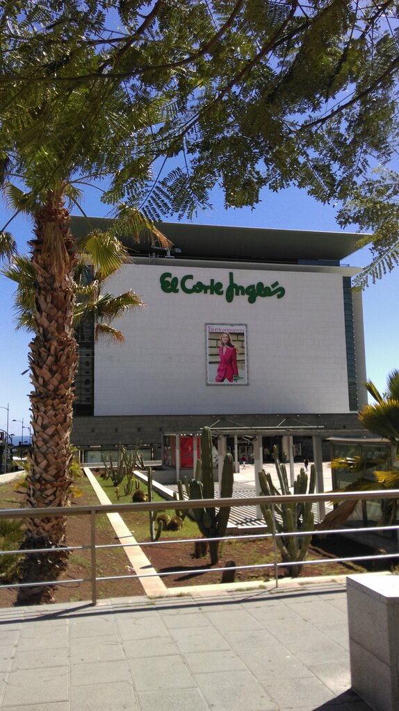 Shopping mall El Corte Inglés, Santa Cruz de Tenerife, photo