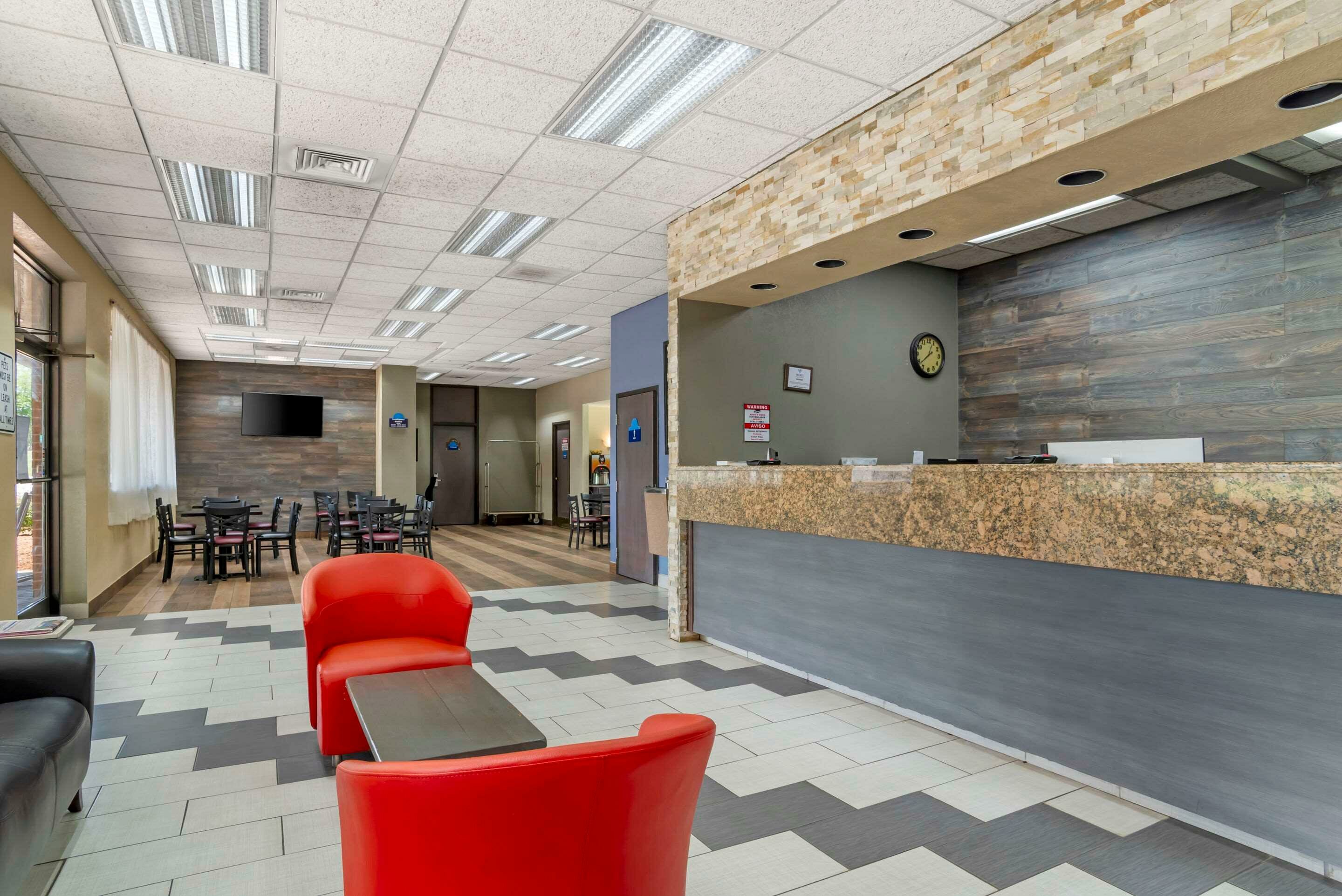 Фото Days Inn by Wyndham Wilkesboro