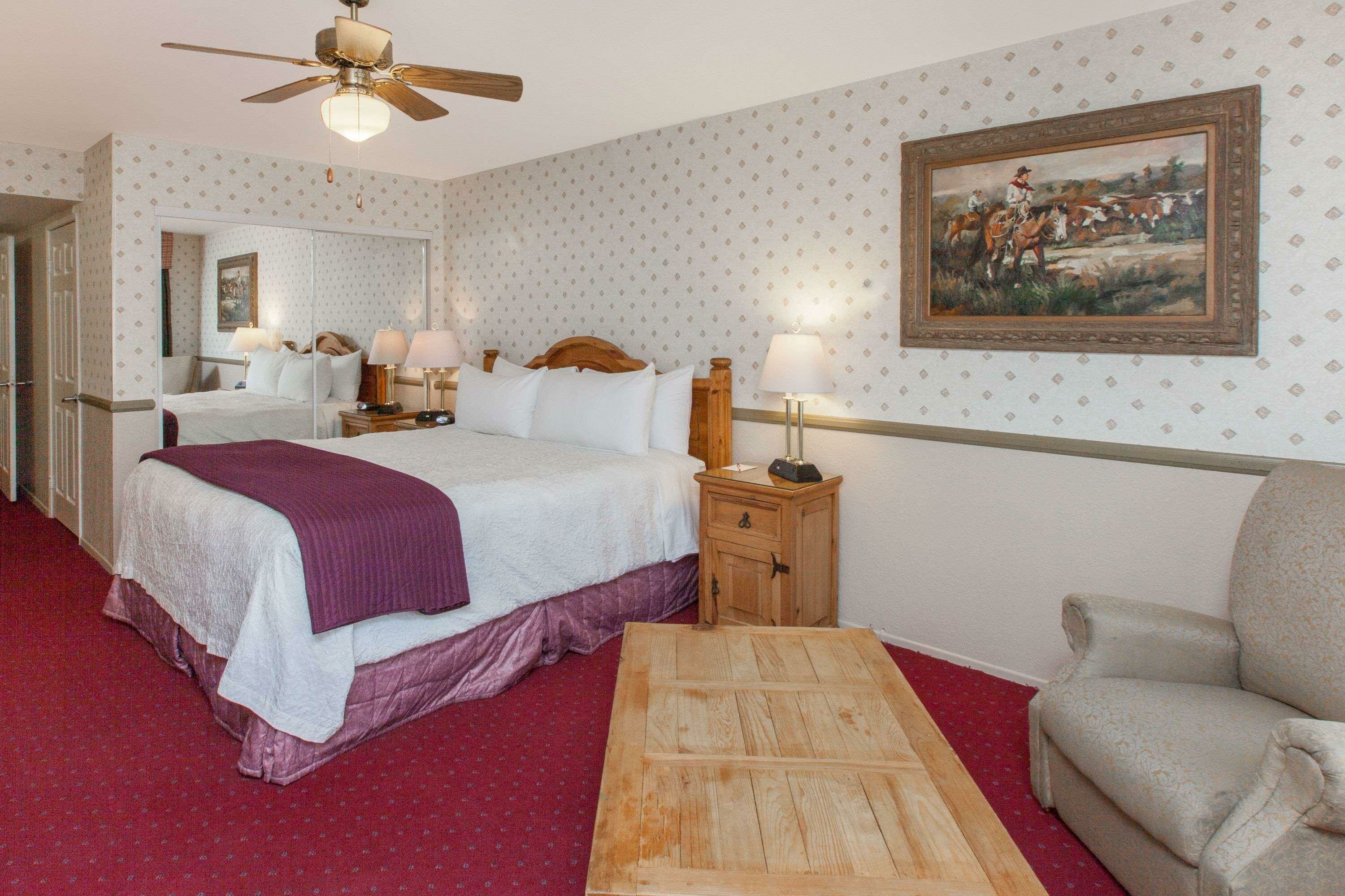 Фото Days Inn by Wyndham Lebec