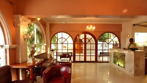 Гостиница Avion Holiday Resort в Лонавала