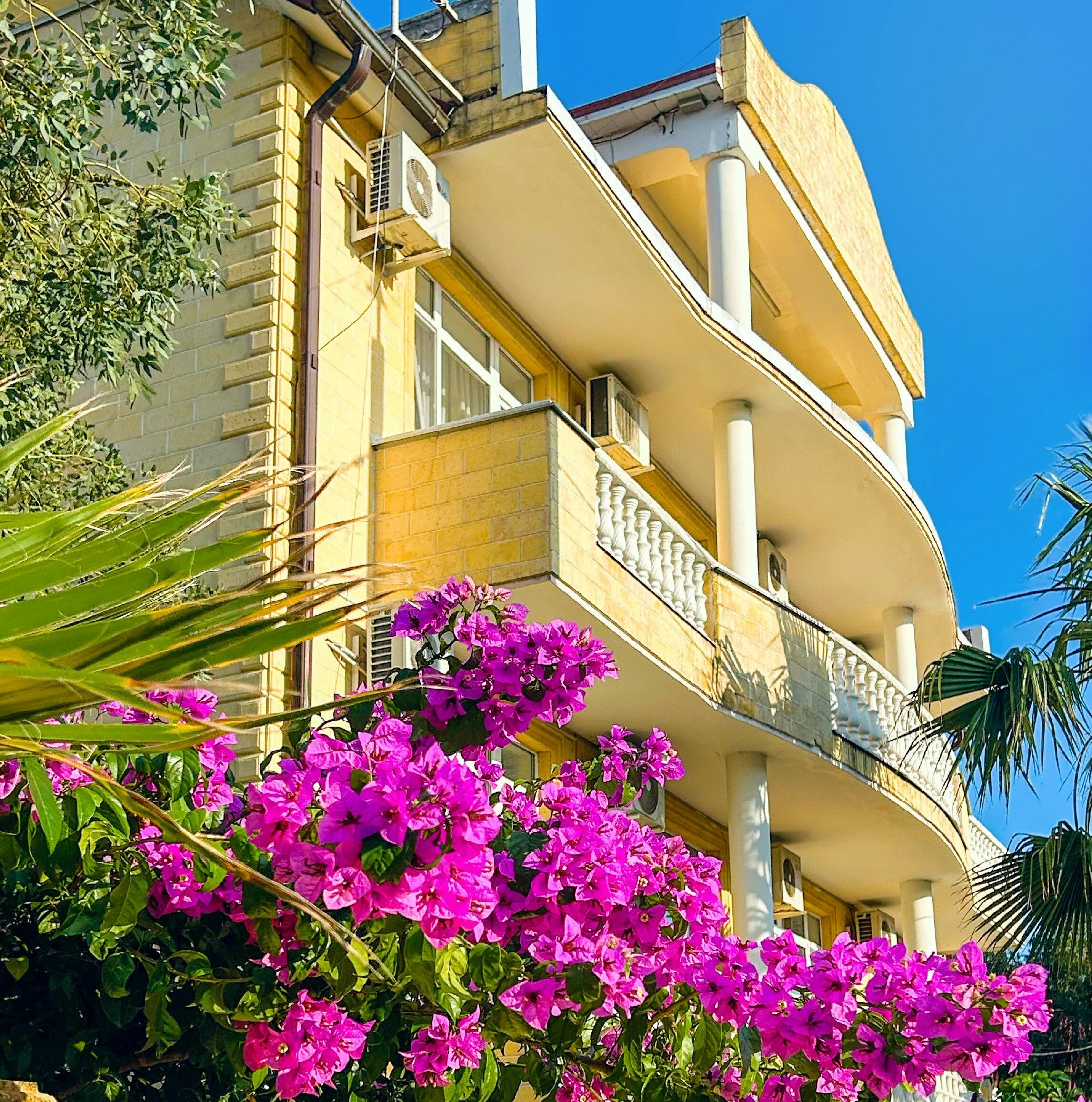 Фото отеля 2