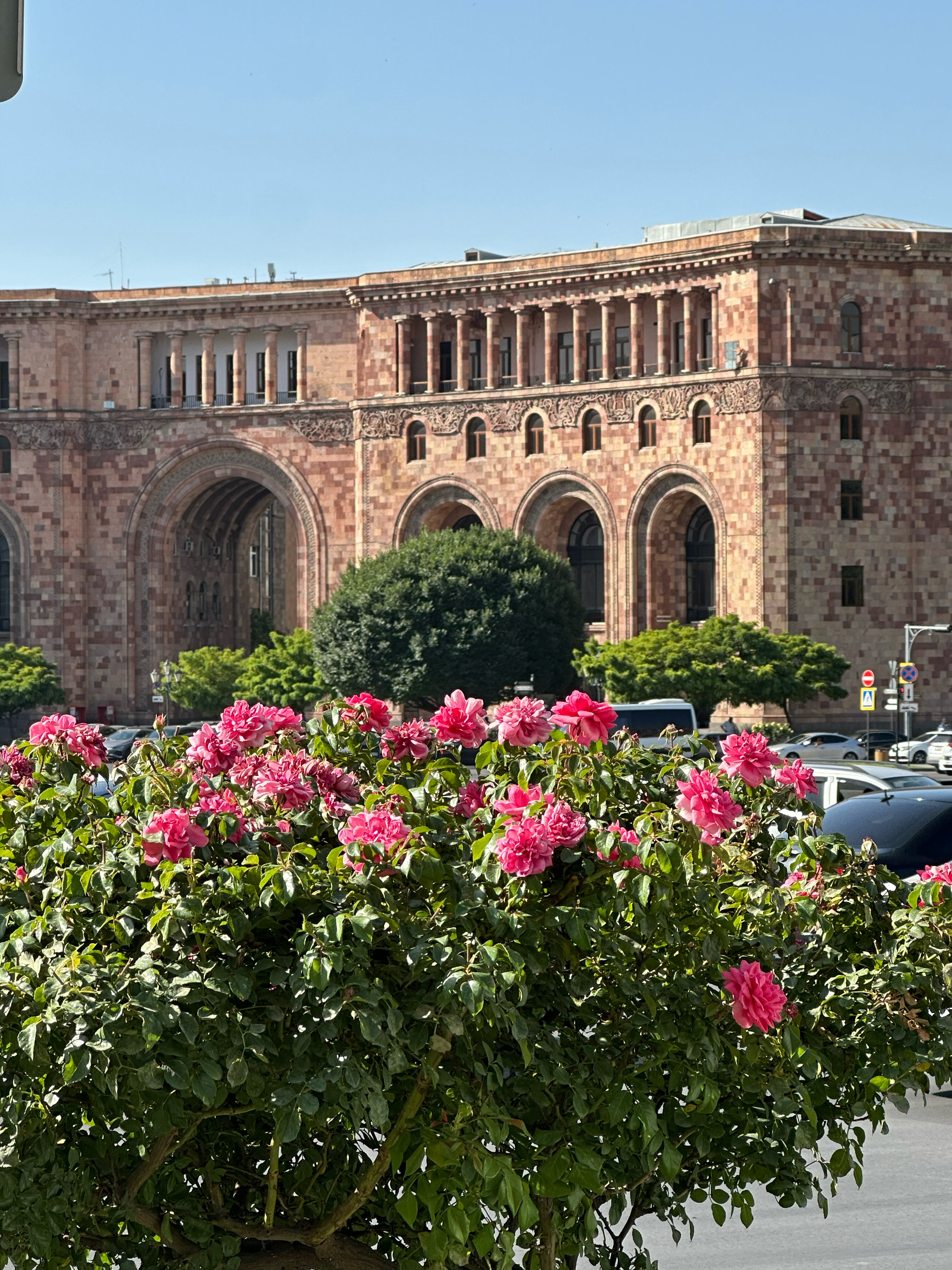 Фото Yerevan Place Hotel
