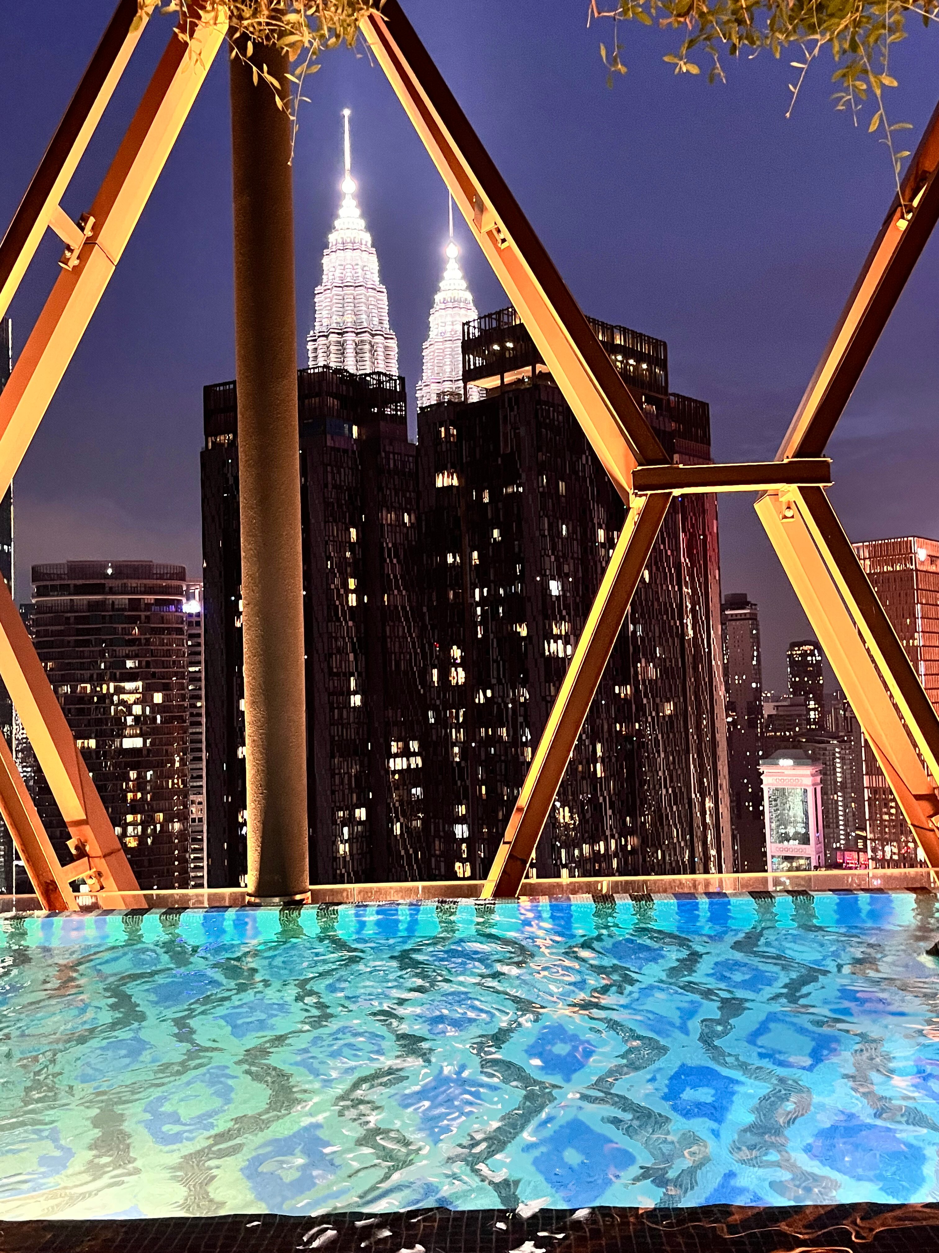 Фото Scarletz Klcc Apartments by soulasia