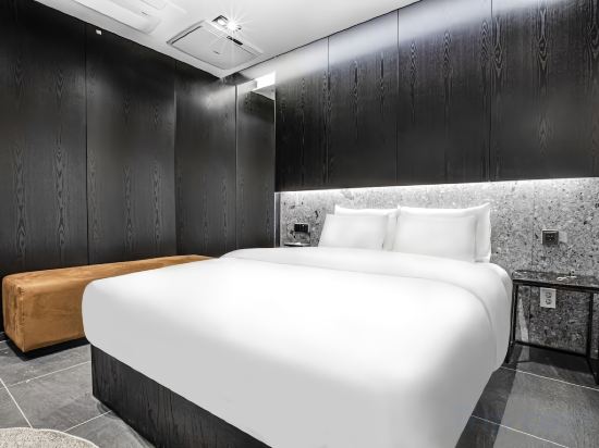 Фото Hotel The Castle 2