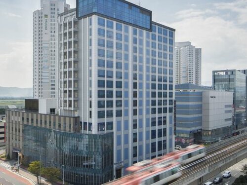 Гостиница Isquare Hotel в Кимхэ