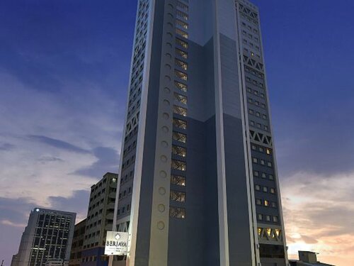 Внешний вид отеля Berjaya Makati Hotel в Макати, фото 1