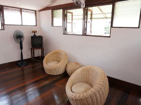 Фото Thirty Three Stewart Houze Guest House