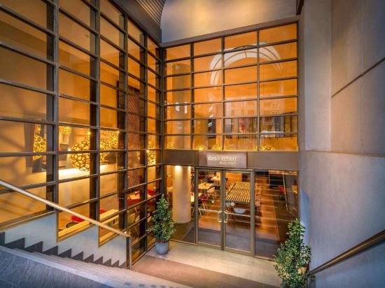 Фото Ibis Melbourne Hotel and Apartments