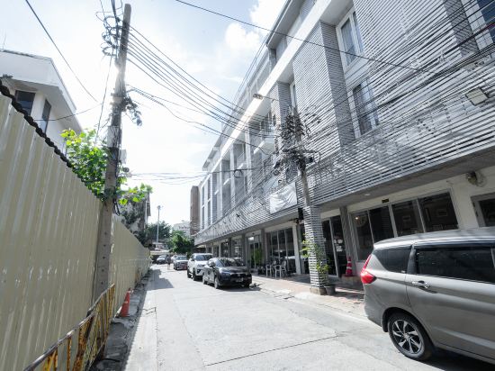 Фото Ratchadamnoen Residence