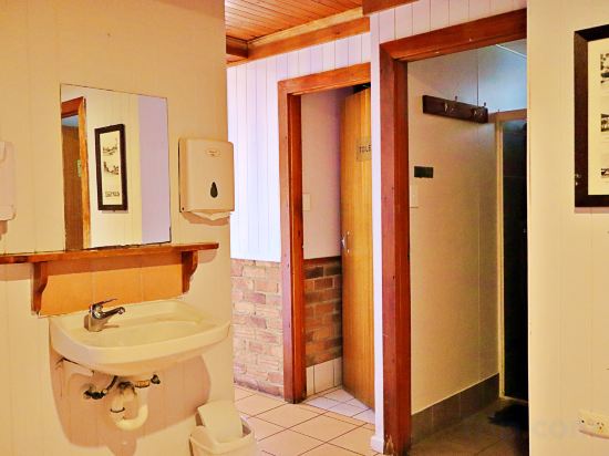 Фото Brisbane Manor Hotel