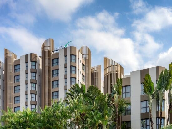 Фото Le Grove Serviced Residences