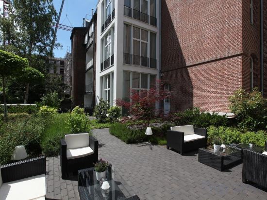 Фото The Red Apartments