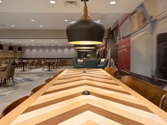 Фото Four Points by Sheraton Boston Newton