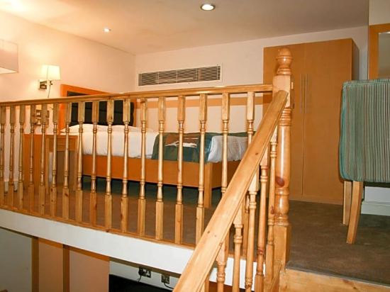 Фото Cromwell International Hotel