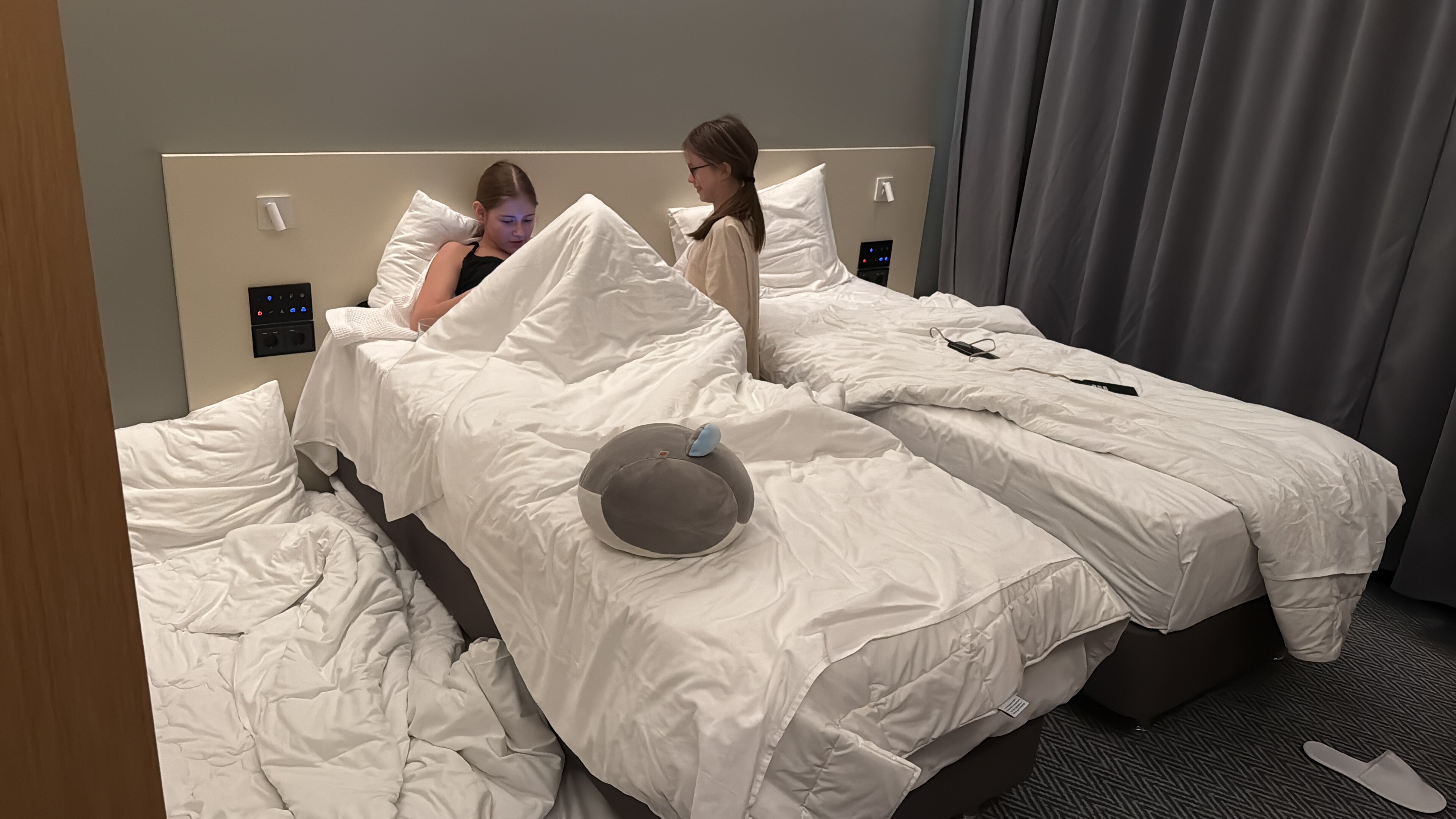 Фото FarFour Inn & Suite