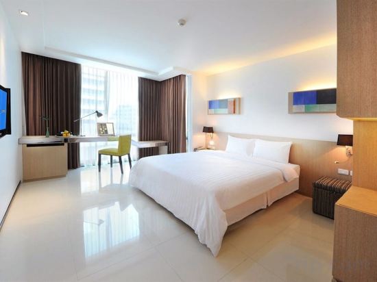 Фото Vic3 Bangkok Hotel