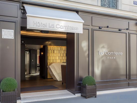 Фото La Comtesse