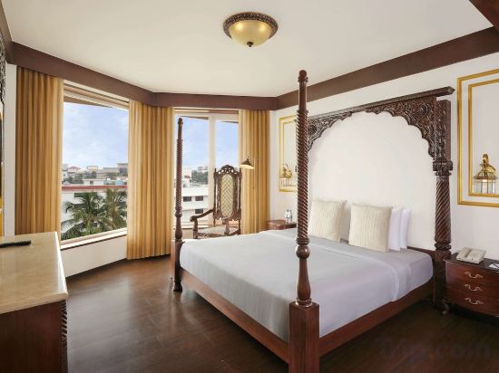 Фото Novotel Mumbai Juhu Beach Hotel