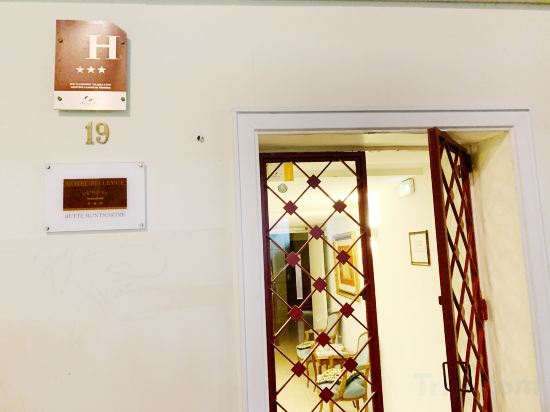 Фото Hotel Bellevue Paris Montmartre