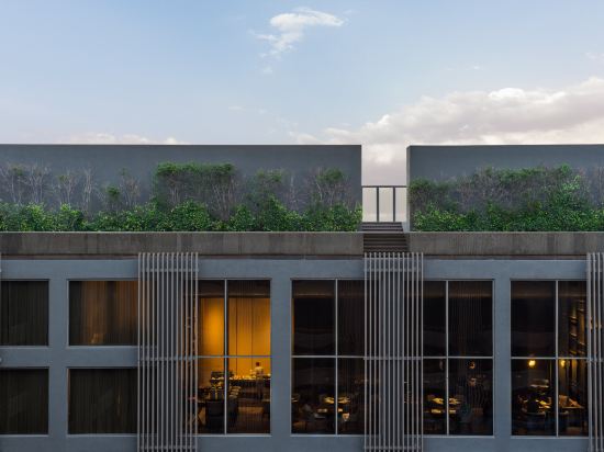 Фото Roseate House