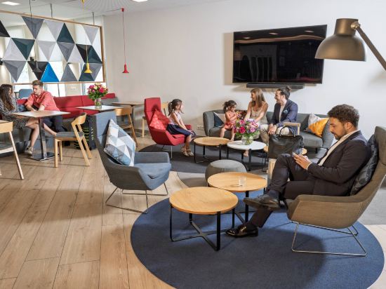 Фото Holiday Inn Express Geneva Airport by IHG