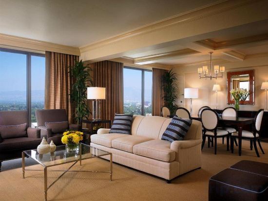 Фото Sheraton Universal Hotel