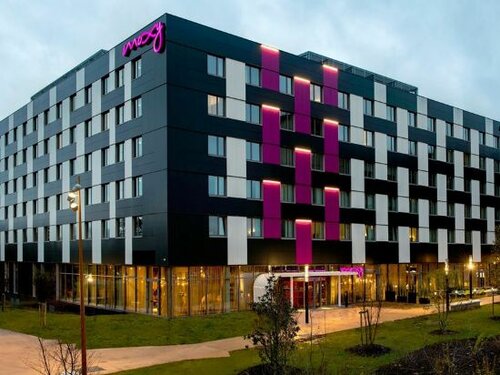 Гостиница Moxy Paris Charles de Gaulle Airport в Сарселе