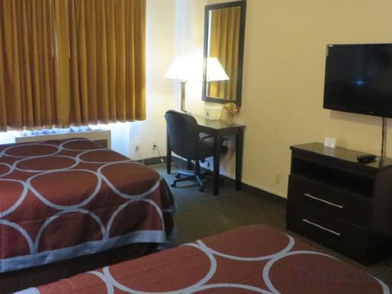 Фото Super 8 by Wyndham Hollywood LA Area