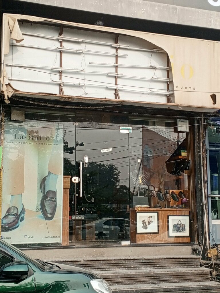 Shoe store La-italio, Lahore, photo