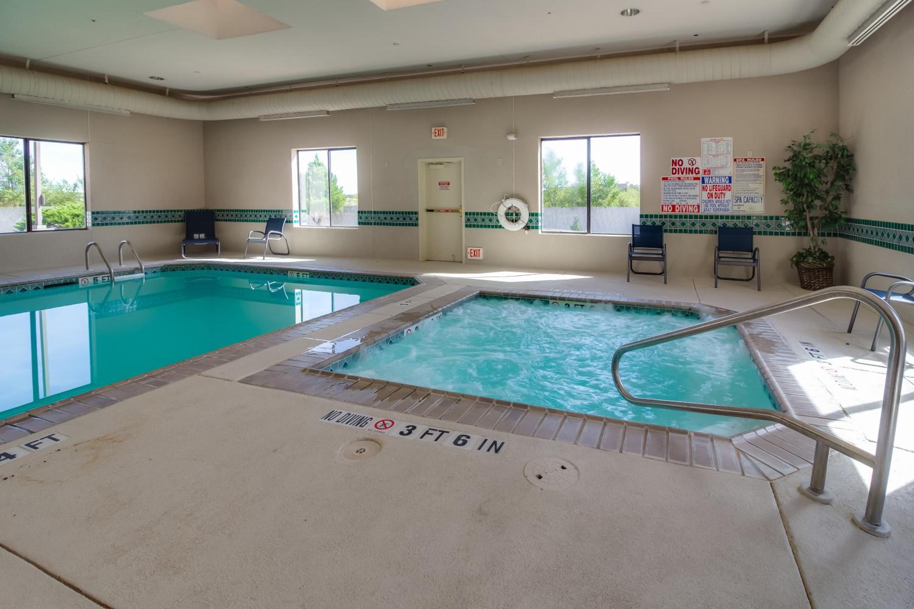 Фото Ashmore Inn & Suites