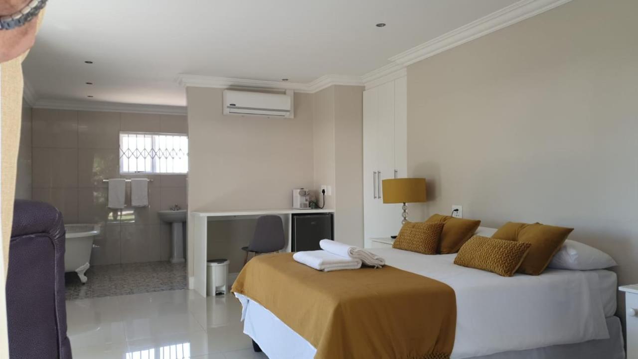 Фото Cape Winelands Business Villas