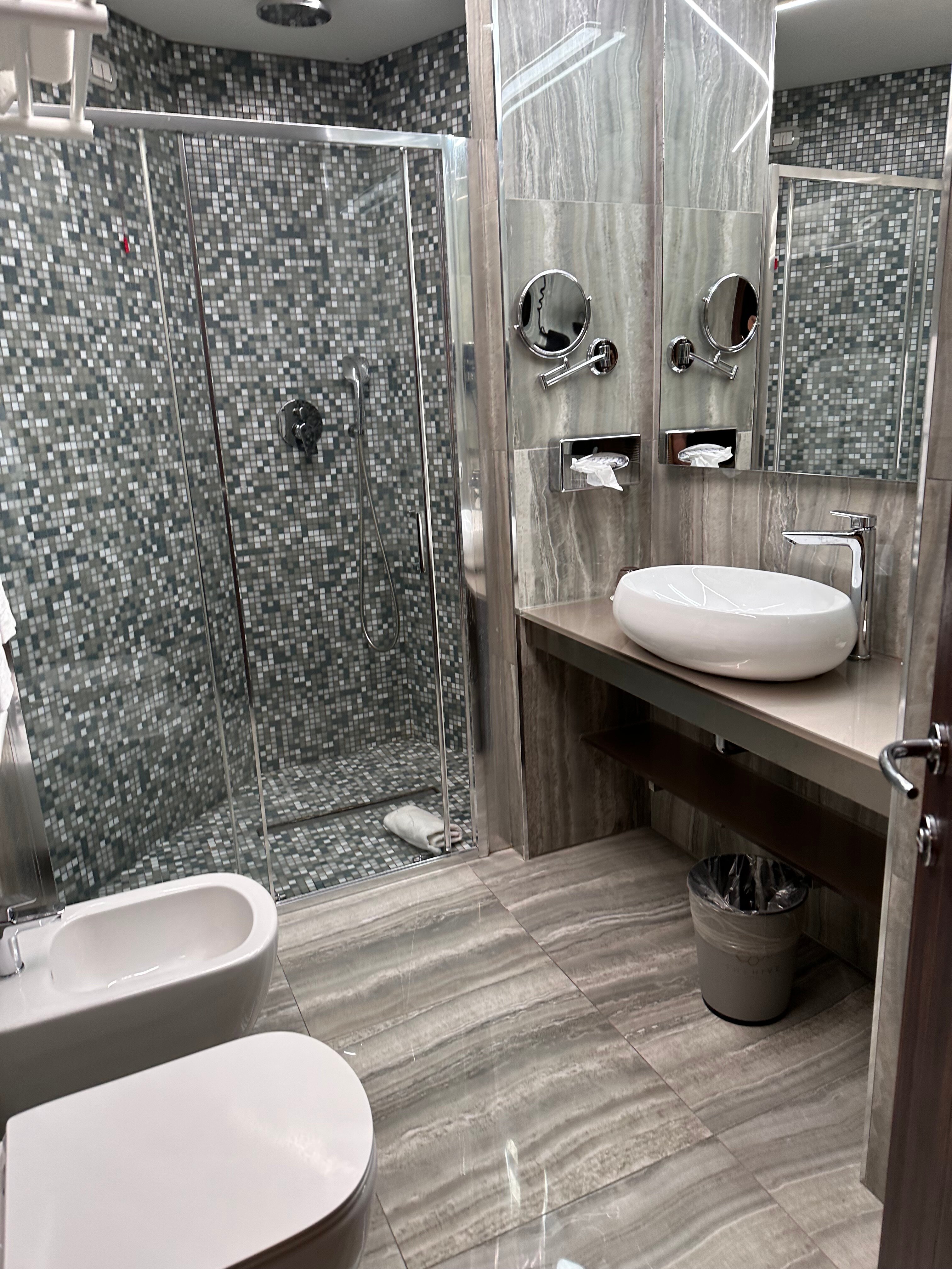 Фото The Hive Hotel