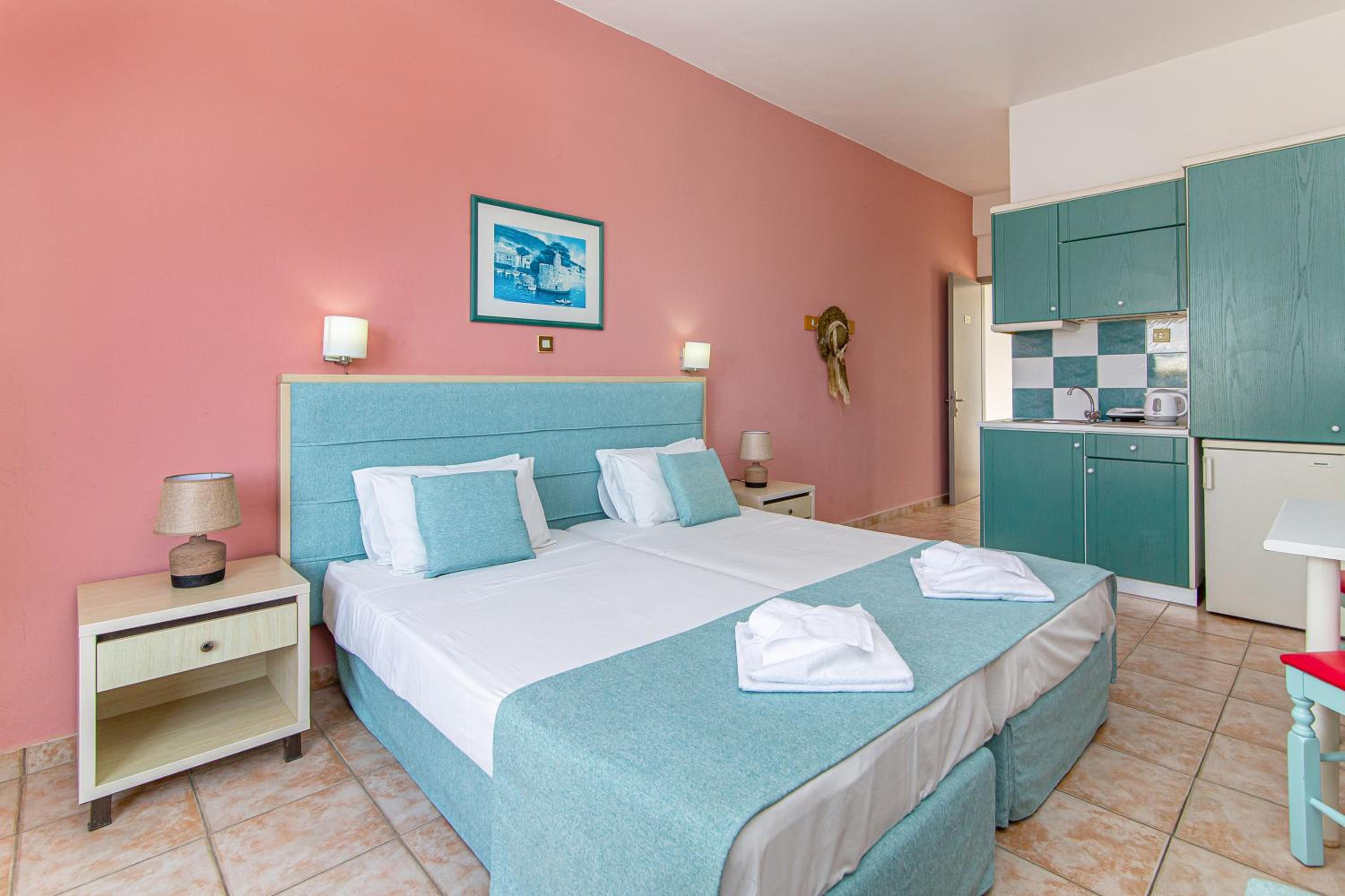 Фото Theoni Apartments