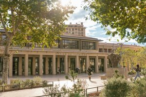отель The Originals Résidence Aix Schuman