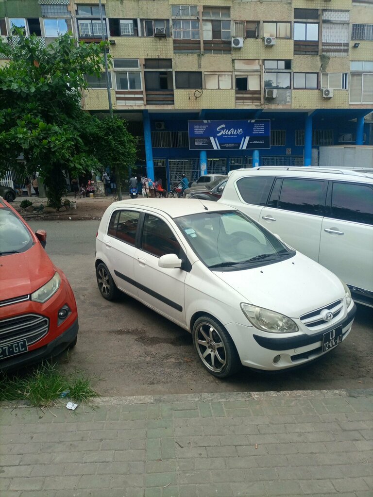 Hardware store Suave, Loanda, photo