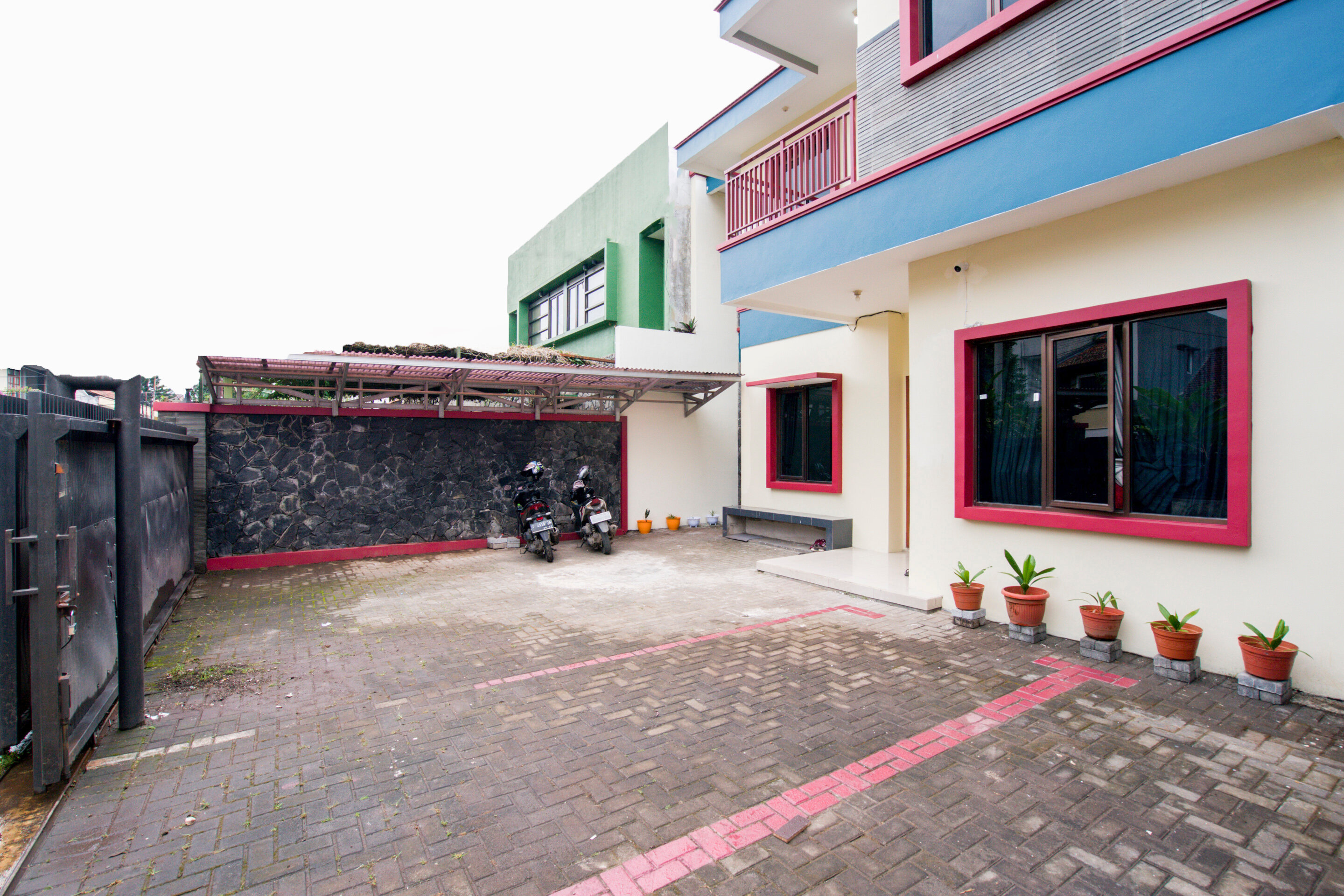 Фото Oyo 3029 Diamond Cisitu Residence Syariah