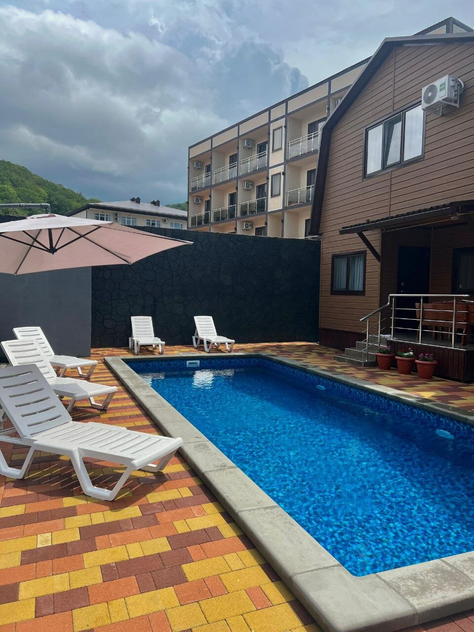 Фото отеля 1