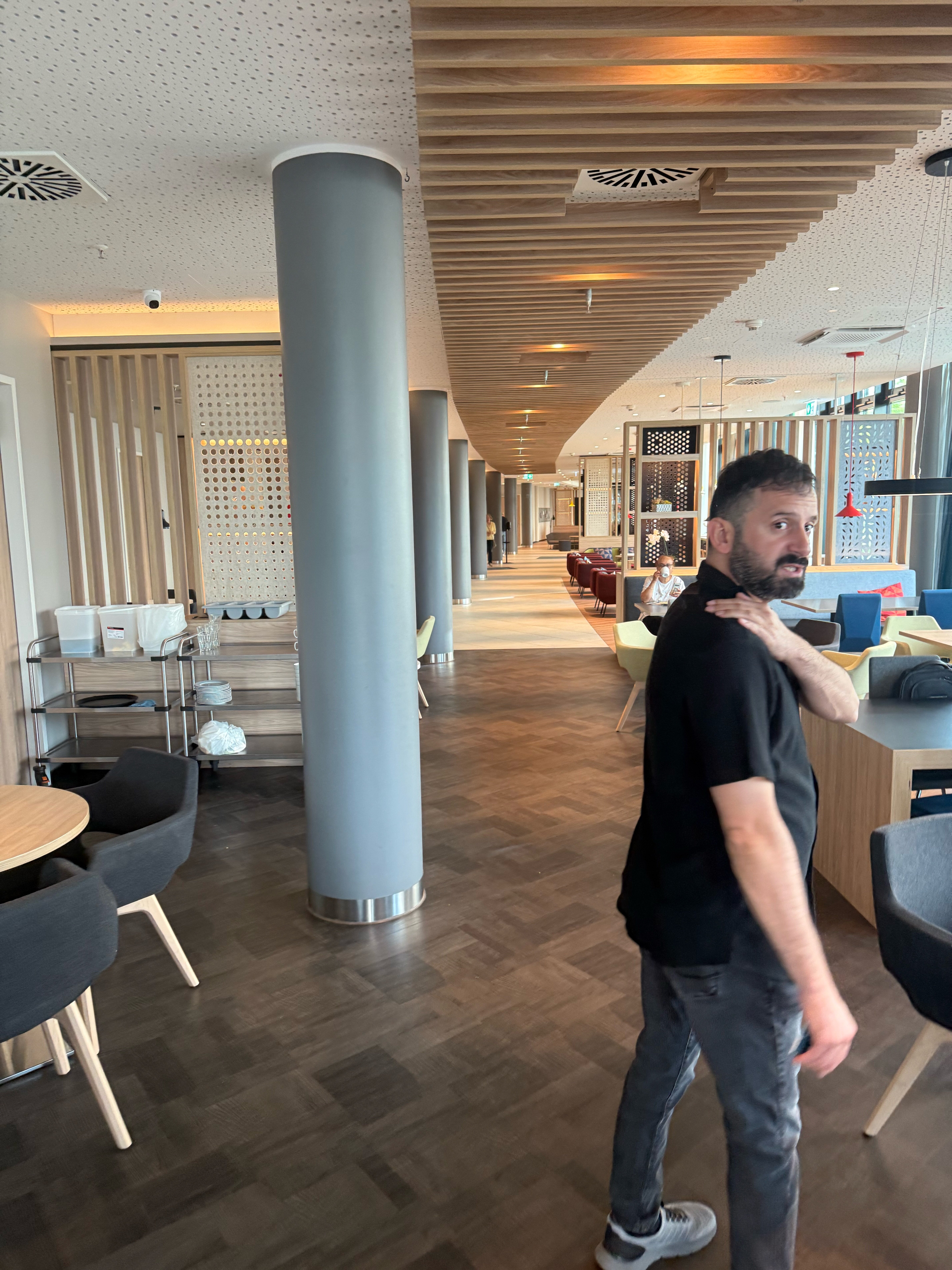 Фото Holiday Inn Express Düsseldorf Hauptbahnhof