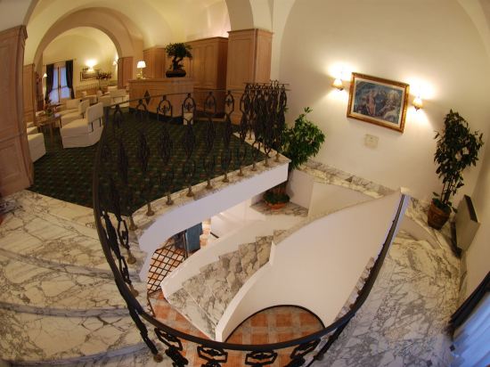 Фото Hotel de La Ville