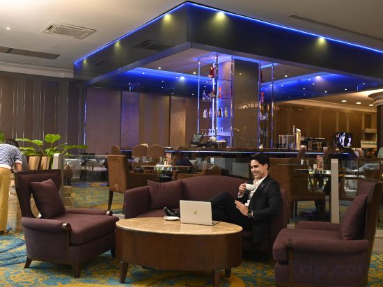 Фото The Berkeley Hotel Pratunam