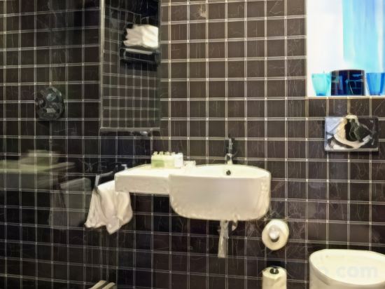 Фото Clayton Hotel Chiswick