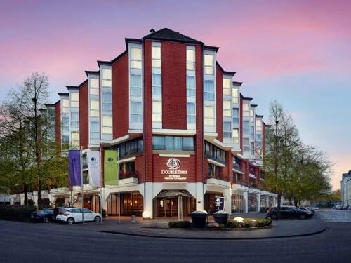 Внешний вид отеля DoubleTree by Hilton Hannover Schweizerhof в Ганновере, фото 4